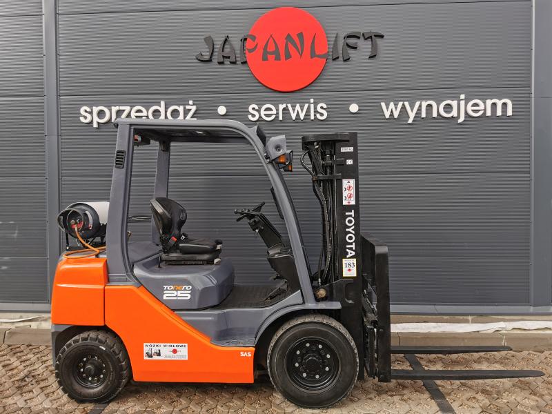 JAPANLIFT POZNAŃ WÓZEK WIDŁOWY TOYOTA 8FGF25 NA SPRZEDAŻ