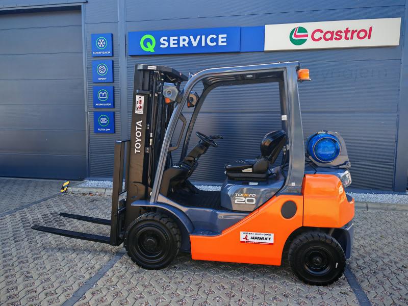 JAPANLIFT LUBOŃ WÓZEK WIDŁOWY TOYOTA 8FGF20 NA SPRZEDAŻ