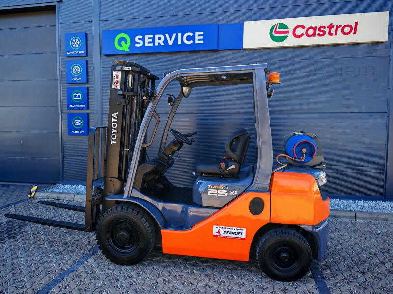 JAPANLIFT POZNAŃ WÓZEK WIDŁOWY TOYOTA 8FGF25 NA SPRZEDAŻ