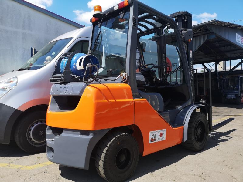 JAPANLIFT POZNAŃ WYNAJEM WÓZKÓW WIDŁOWYCH TOYOTA 8FGF30 - 3000 kg