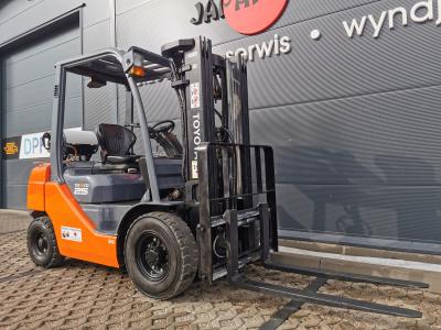 JAPANLIFT POZNAŃ WÓZEK WIDŁOWY TOYOTA 8FGF25 NA SPRZEDAŻ