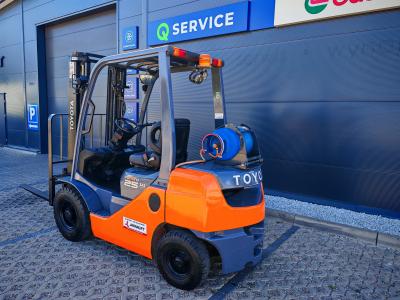 JAPANLIFT POZNAŃ WÓZEK WIDŁOWY TOYOTA 8FGF25 NA SPRZEDAŻ