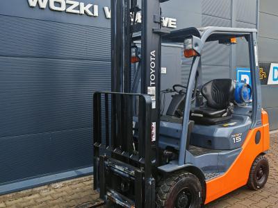 JAPANLIFT LUBOŃ WÓZEK WIDŁOWY TOYOTA 8FGF15 NA SPRZEDAŻ