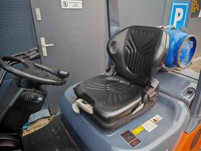 JAPANLIFT LUBOŃ WÓZEK WIDŁOWY TOYOTA 8FGF15 NA SPRZEDAŻ